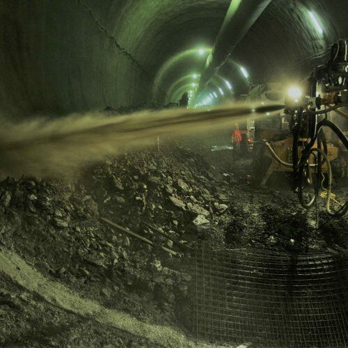 Bild 1: Einsatz von Spritzbeton im Tunnelbau