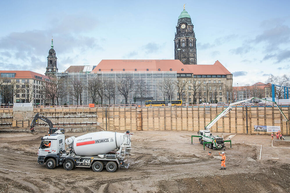 Baustelle des Neuen Verwaltungszentrums Dresden, Baugrube neben Karstadt 
Zugang über Waisenhausstraße. Foto: Sven Ellger, Honorarfrei für Produkte von Sächsische.de und Sächsischer Zeitung
Foto: Sven Ellger